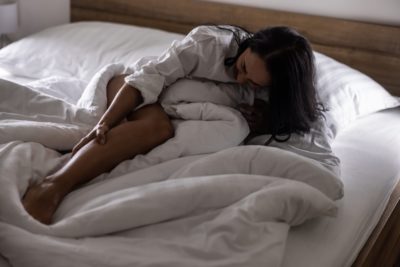 Trápia vás počas spánku svalové kŕče v nohách? Spoznajte príčiny a ako sa ich zbaviť