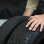 Detail dezénu na protektorovanej pneumatike